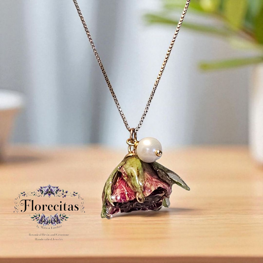 ANDREITA ABRACADABRA ROSE BUTTON WITH PEARL NECKLACE