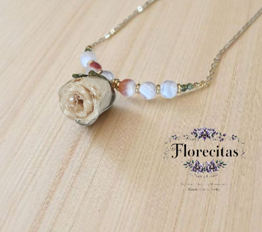 AURORA WHITE ROSE NECKLACE
