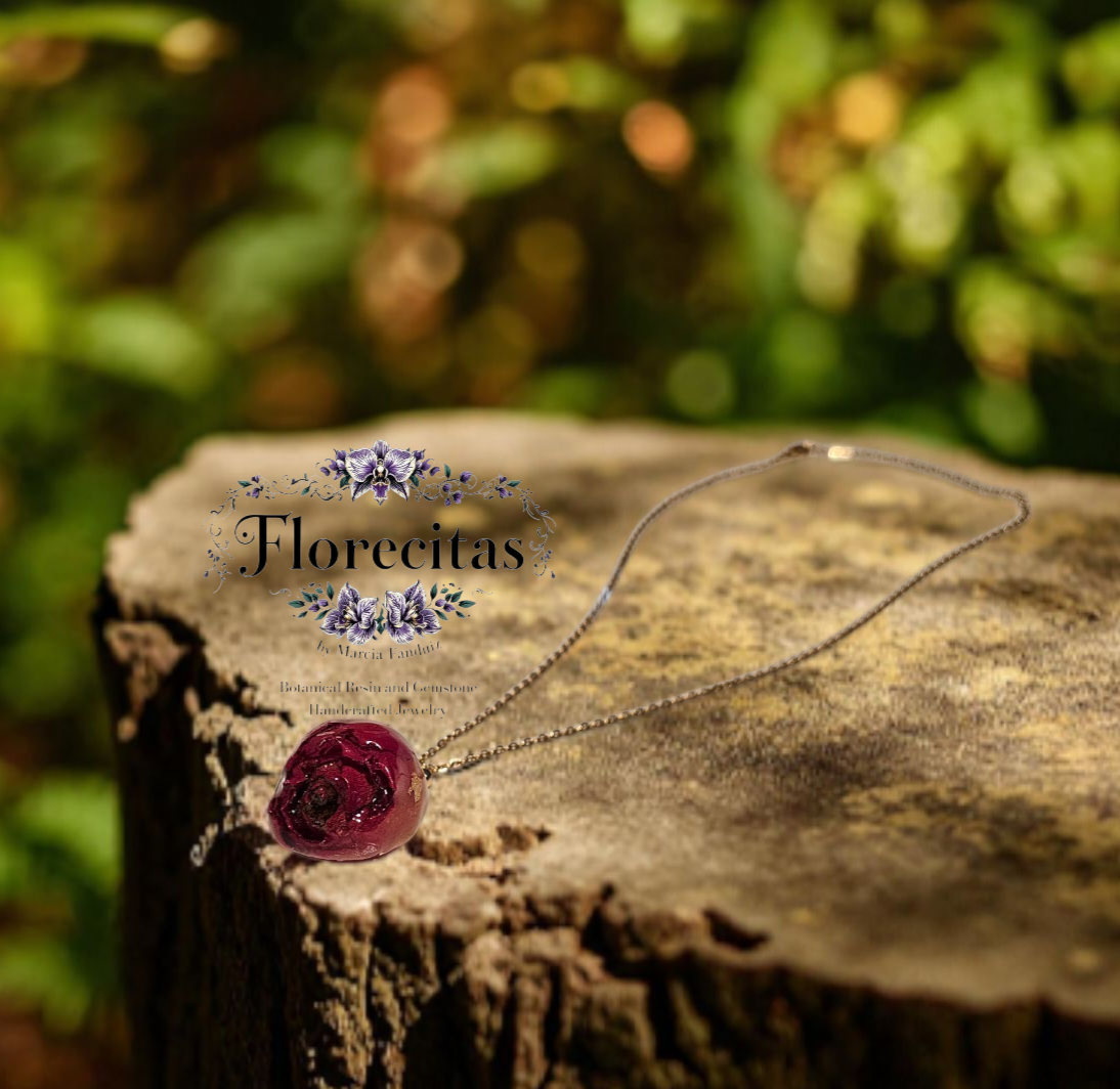 KIRSY ROSE BUTTON NECKLACE