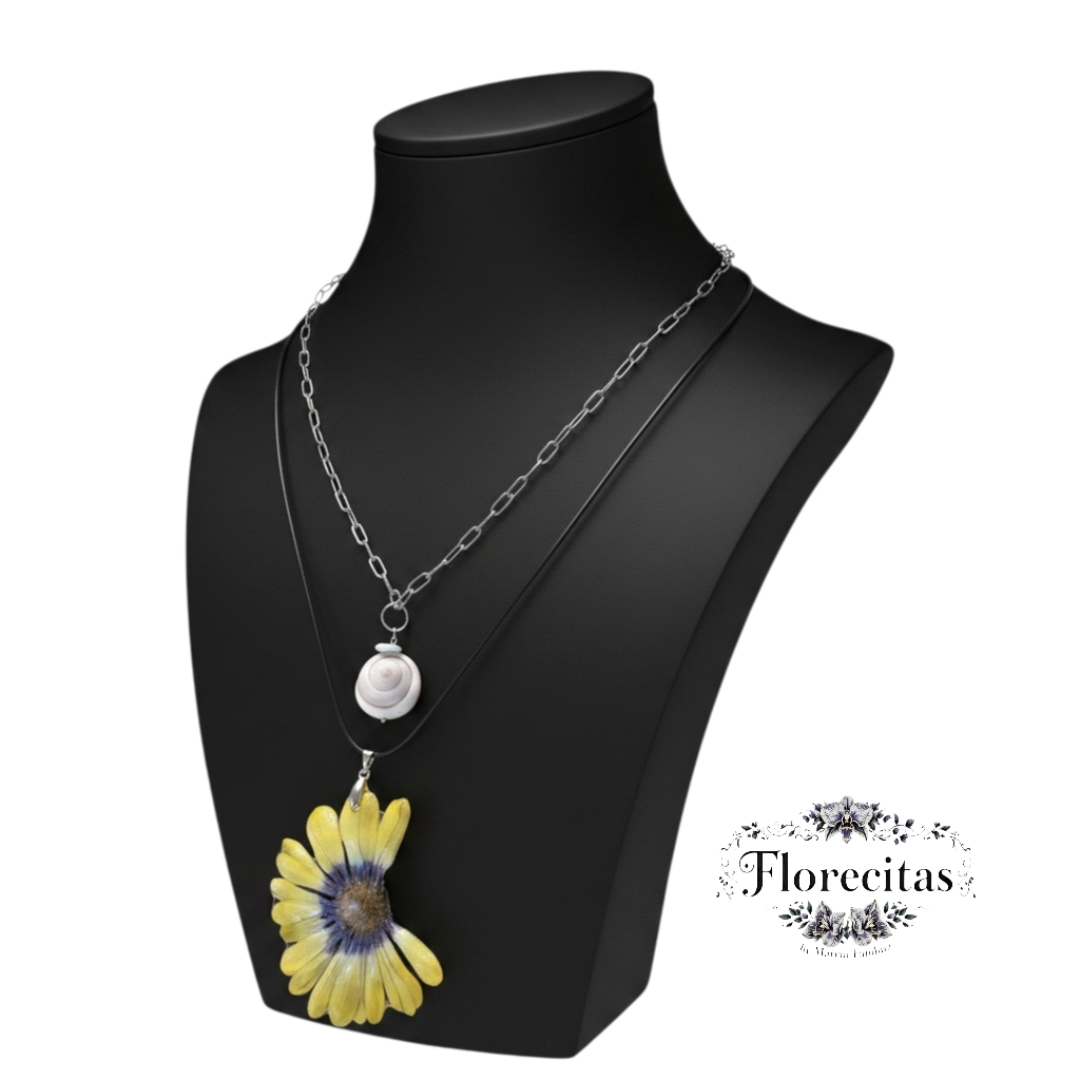 HE LOVES ME, HE LOVES ME NOT YELLOW DAISY NECKLACE
