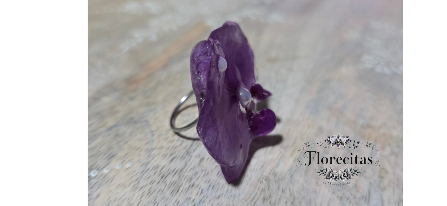 PURPLE ORCHID WITH PEARLESCENT BEADS RING