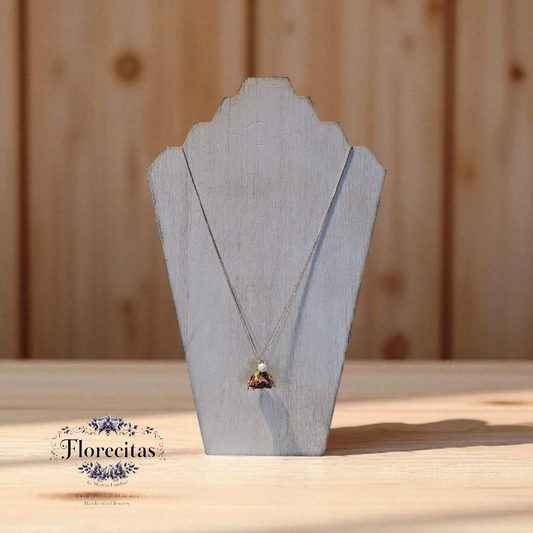 ANDREITA ABRACADABRA ROSE BUTTON WITH PEARL NECKLACE