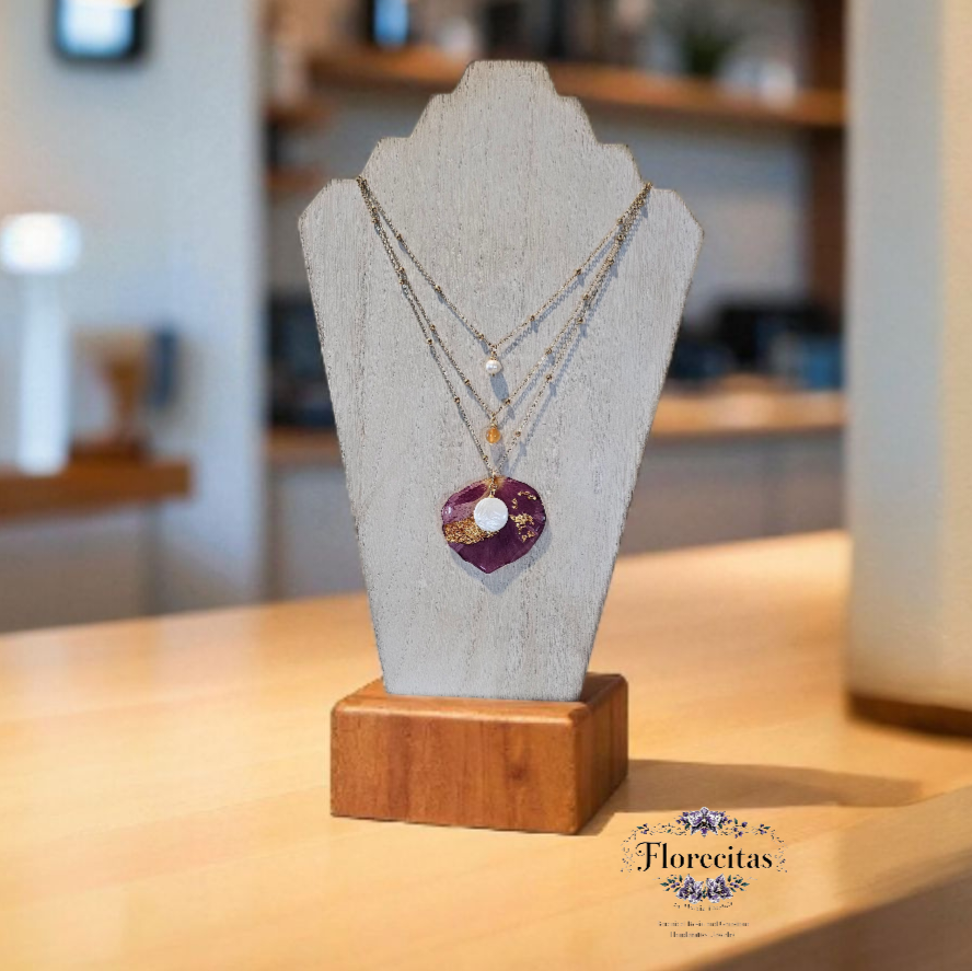 CLAUDIVIRIS NECKLACE