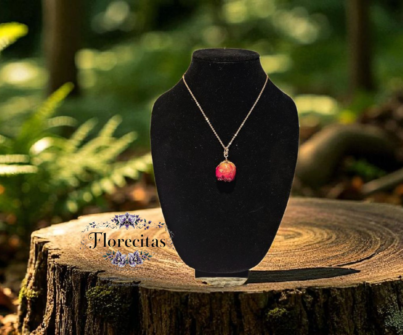 KIRSY ROSE BUTTON NECKLACE