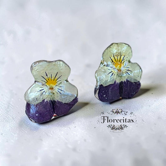 WHITE AND PURPLE VIOLA STUDS