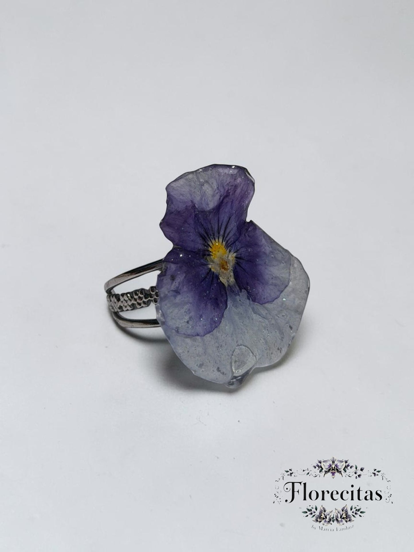 Light Purple Pansy Ring with Detailed Silver Band