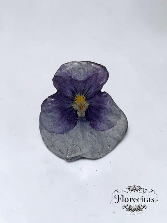 Light Purple Pansy Ring with Detailed Silver Band