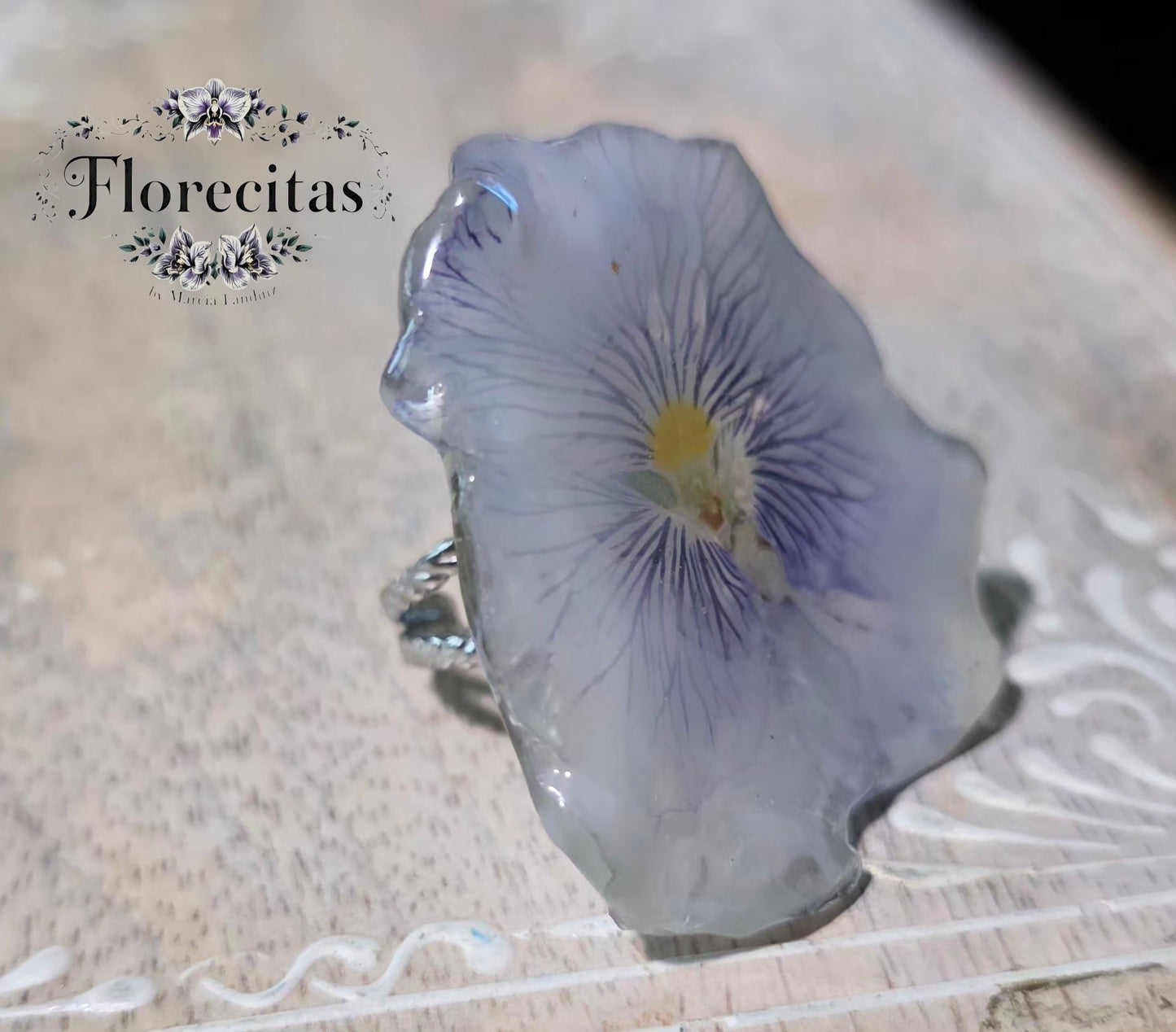 RESIN PANSY ADJUSTABLE STATEMENT RING