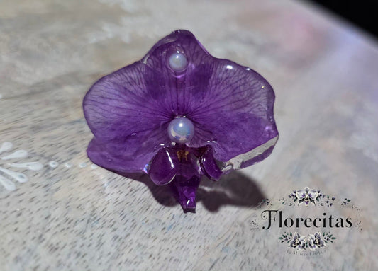 PURPLE ORCHID WITH PEARLESCENT BEADS RING