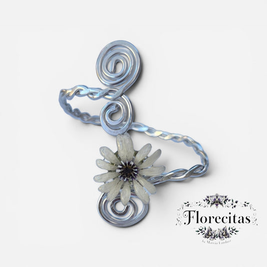 WIRE WRAPPED DAISY ADJUSTABLE BRACELET