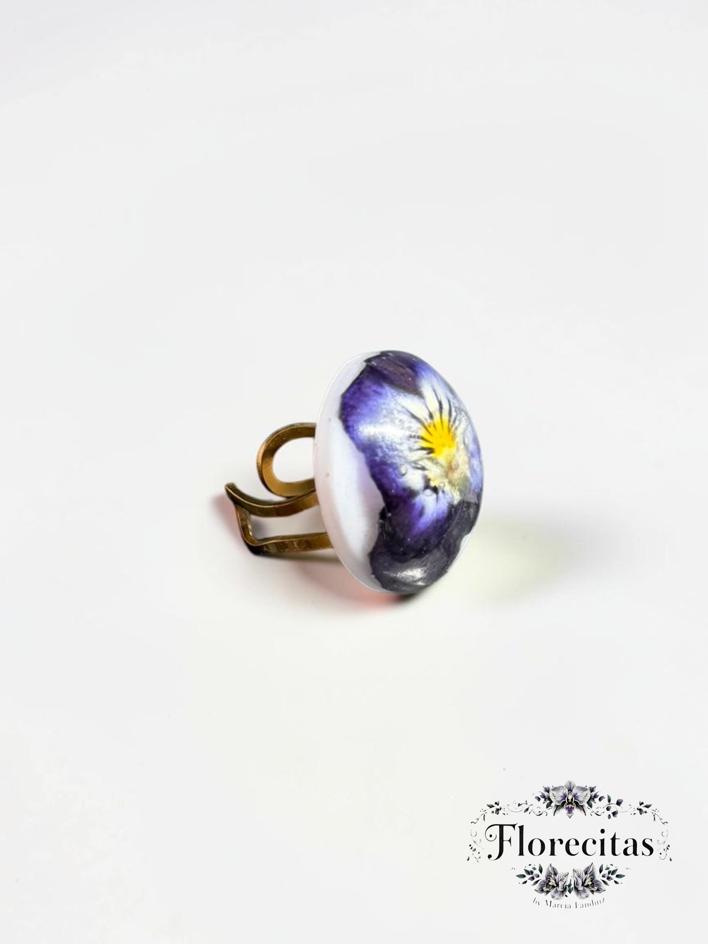 Sphere Shaped Violet Pansy Gold Ring