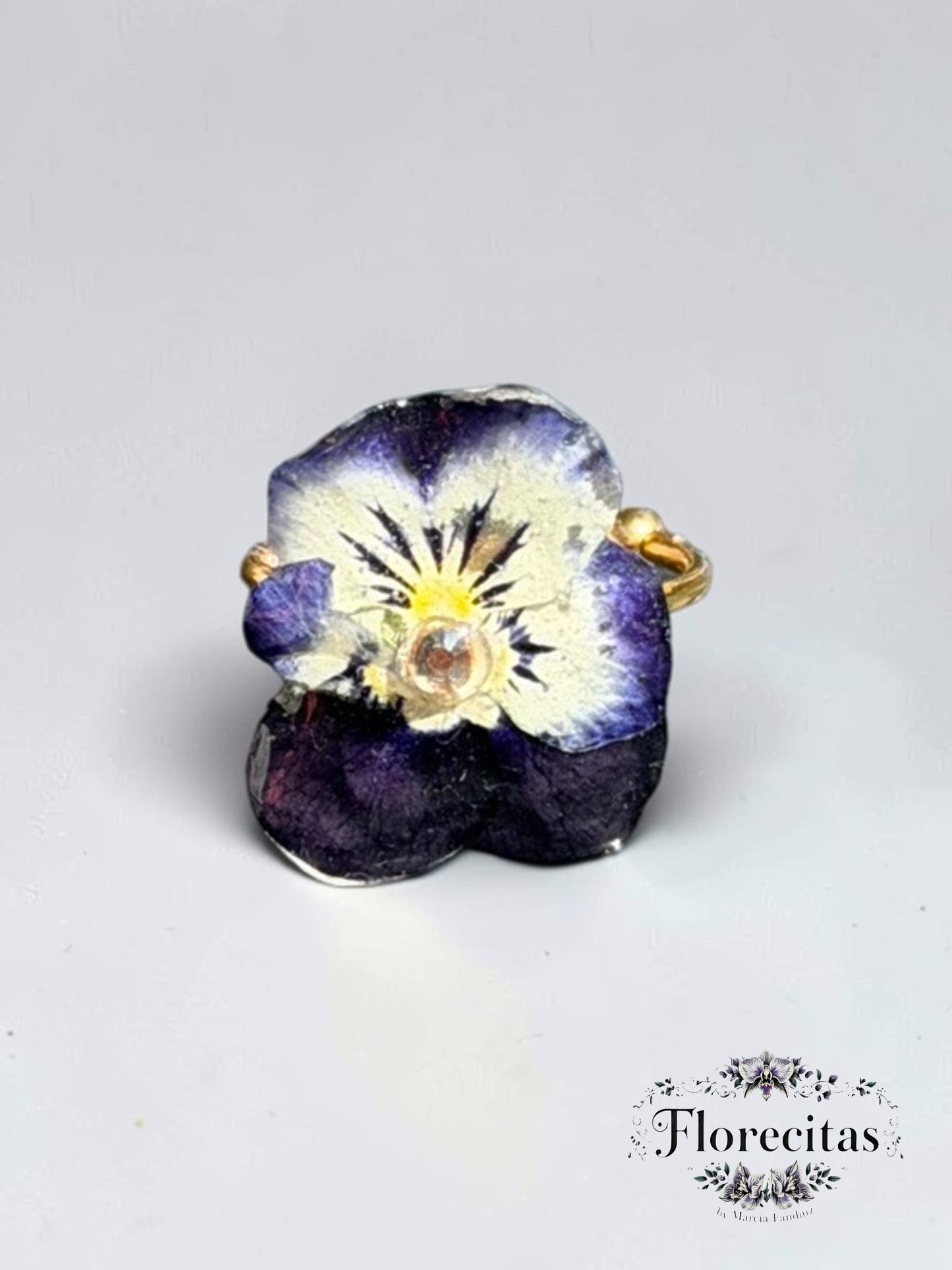White and Violet Pansy Ring with Rhinestone